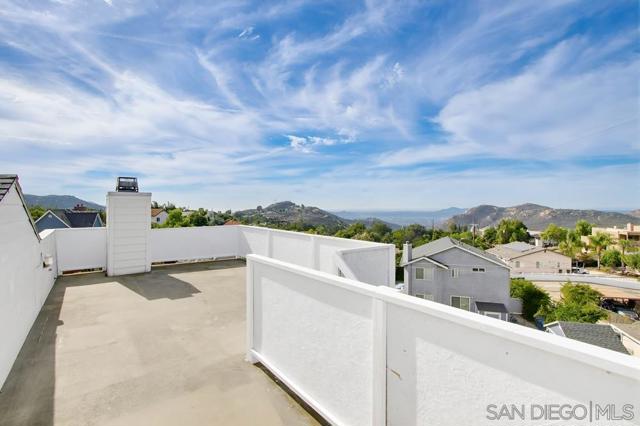131 Scenic Dr, El Cajon CA: https://media.crmls.org/mediaz/23e4060b-6241-455a-88ef-7592f4d0ac48.jpg