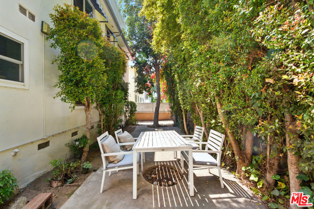1929 Tamarind Avenue, Los Angeles CA: https://media.crmls.org/mediaz/23e4372c-5703-4186-aa85-ab020be29f84.jpg