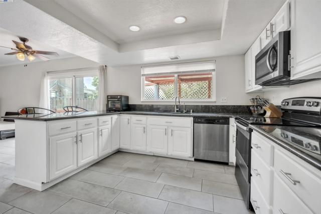 2380 Cabrillo Dr, Hayward CA: https://media.crmls.org/mediaz/23e456dc-2cfe-44d0-91f5-560da3a6612b.jpg