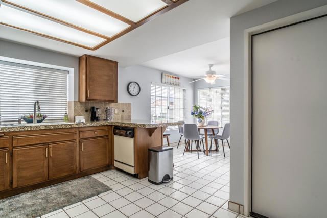 Image 17 of 62 For 43954 Via Granada