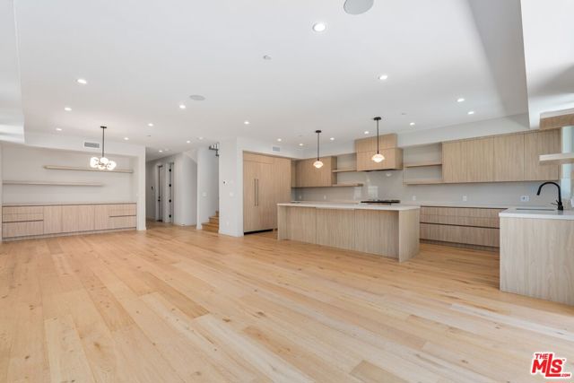 4647 Morse Avenue, Sherman Oaks CA: https://media.crmls.org/mediaz/23e4d722-8bfc-4a94-97ef-322cc2fb15d6.jpg