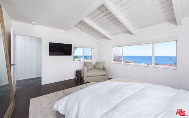 28028 SEA LANE Drive, Malibu CA: https://media.crmls.org/mediaz/23e53873-27bc-452e-b5a1-f6d64675bb46.jpg