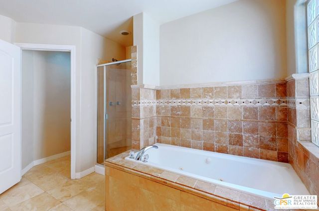 Jetted Tub & Separate Shower