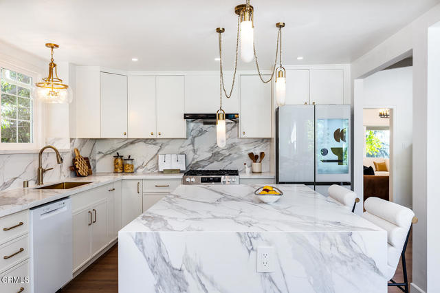 Detail Gallery Image 16 of 46 For 2345 Orange Cove Ave, La Crescenta,  CA 91214 - 5 Beds | 4/1 Baths