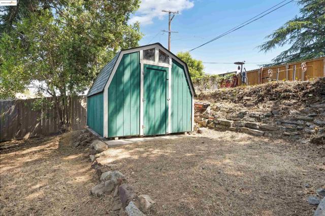 120 Sunset Ave, Vallejo CA: https://media.crmls.org/mediaz/23e60763-7a85-4a17-a65f-874315b3d933.jpg