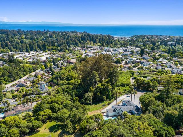 532 Moonrise Lane, Aptos CA: https://media.crmls.org/mediaz/23e64ff7-53d3-402e-a9eb-94b6711eb459.jpg
