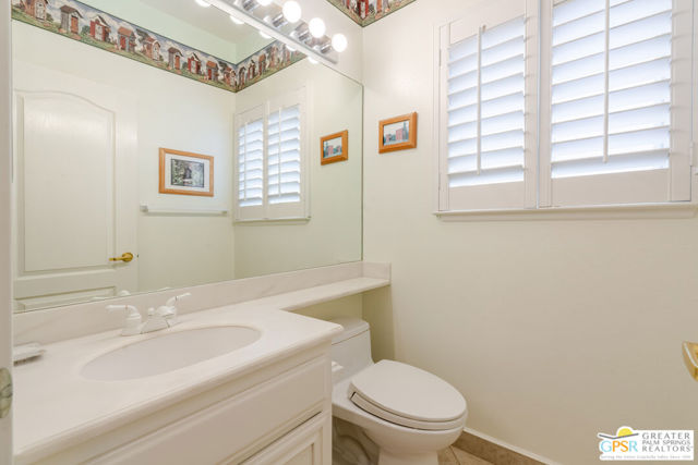 Image 32 of 52 For 77553 Carinda Court