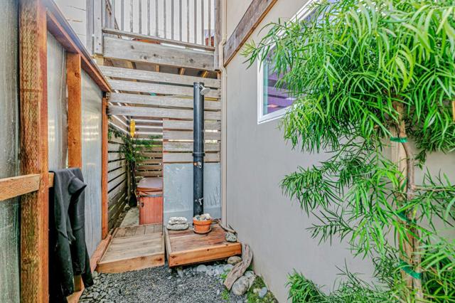 5080 Garnet Street, Capitola CA: https://media.crmls.org/mediaz/23e6c680-9141-4fec-a232-41b45ce47a35.jpg