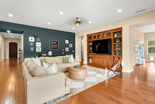 15740 Bacara Ct, San Diego CA: https://media.crmls.org/mediaz/23e76f51-561f-4bc7-ad88-2d13367c5cd8.jpg