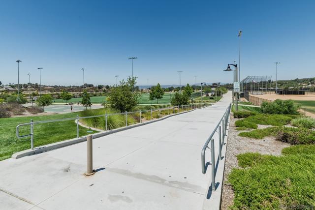 32395 Tannat Dr, Temecula CA: https://media.crmls.org/mediaz/23e779b9-bce6-4940-88b9-5478da304d84.jpg