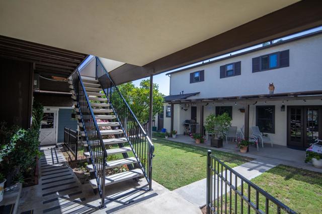 324 D Ave, Coronado CA: https://media.crmls.org/mediaz/23e7830e-959d-4ead-90e6-7dd0173b46ef.jpg