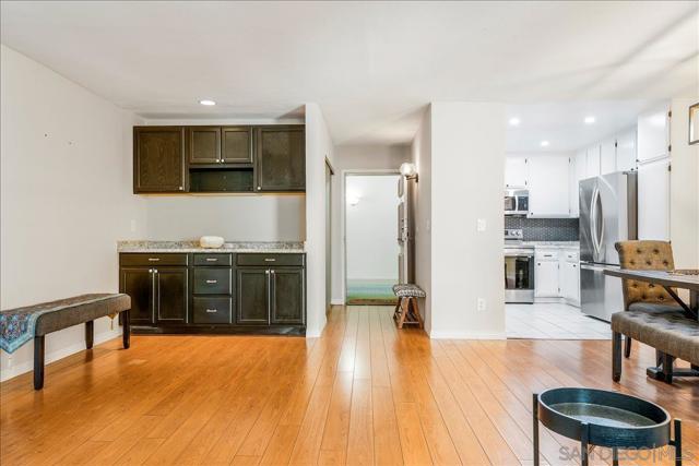 6747 Friars Rd, San Diego CA: https://media.crmls.org/mediaz/23e7ba69-9c6f-40c2-b24f-be8e7e42232e.jpg