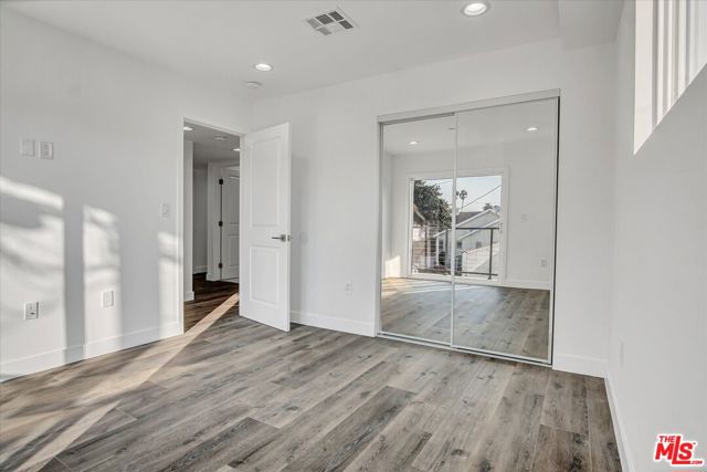2419 S Cochran Avenue, Los Angeles CA: https://media.crmls.org/mediaz/23e7c803-d902-4887-9881-321889c3adb6.jpg