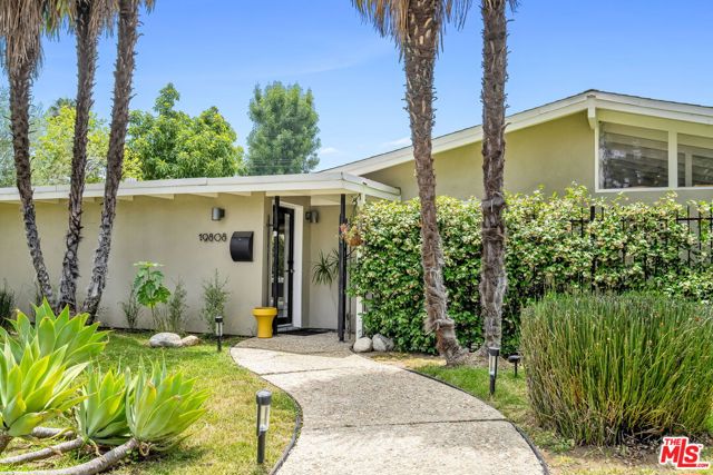 19808 Victory Boulevard photo 3