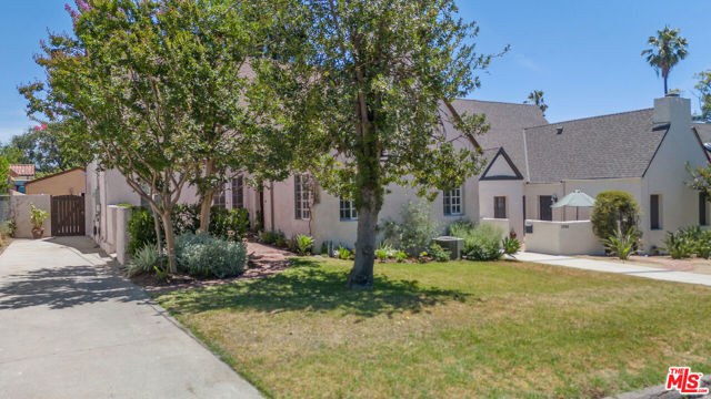 2310 Santa Anita Avenue, Altadena CA: https://media.crmls.org/mediaz/23e84299-504c-4d5c-ad07-e9222356ddf5.jpg