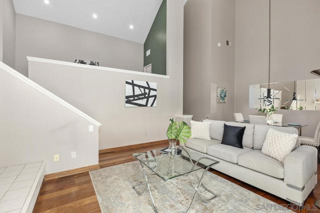 3762 Balboa Terrace Unit B, San Diego CA: https://media.crmls.org/mediaz/23e85f86-0429-4296-acb1-2e2c1ff42e7f.jpg