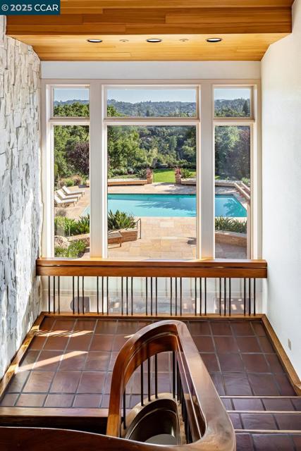 1177 Estates Dr, Lafayette CA: https://media.crmls.org/mediaz/23e8b759-5abb-48cc-a9fd-0cfb53df024e.jpg