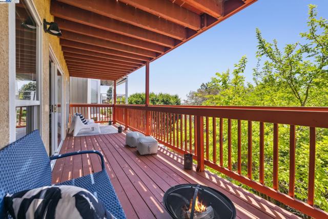 3014 BROADMOOR VIEW, Oakland CA: https://media.crmls.org/mediaz/23e8c079-038d-40e8-84cc-884249a007bf.jpg