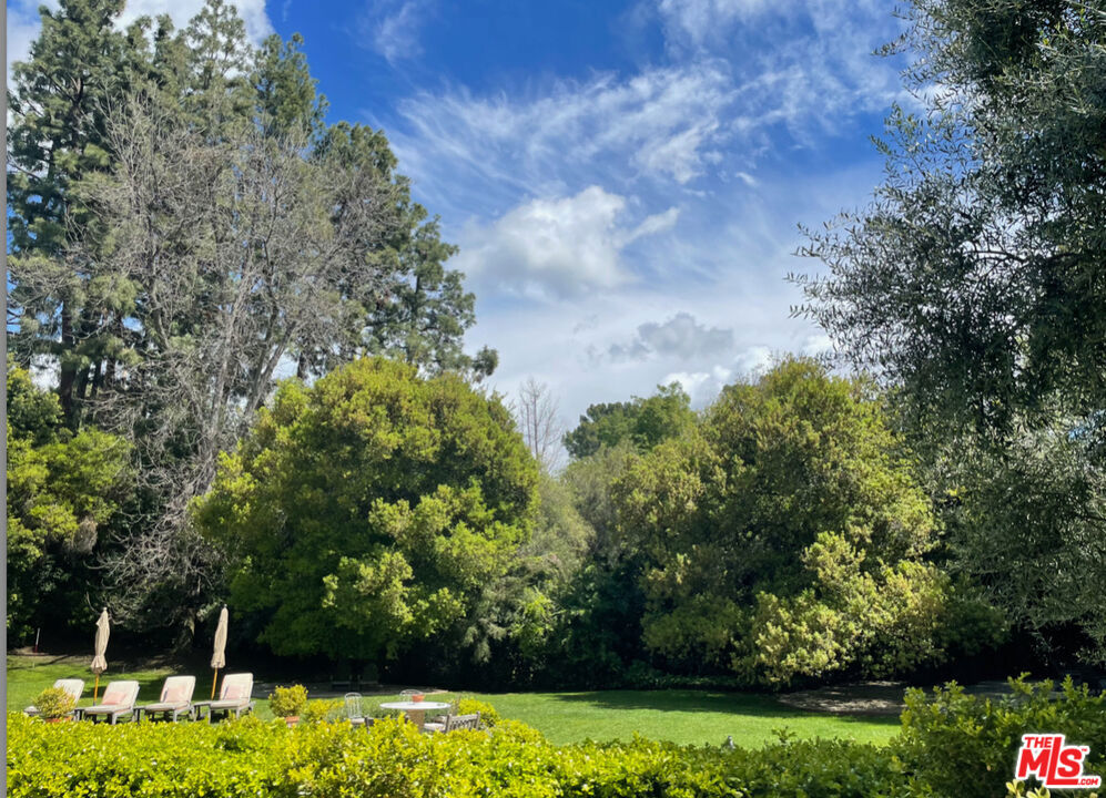 https://media.crmls.org/mediaz/23e9067d-4d17-46f7-b6aa-75875146f47b.jpg?preset=X-Large