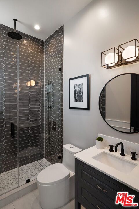 18057 Valley Vista Boulevard, Encino CA: https://media.crmls.org/mediaz/23e910b9-4379-4073-b9a7-b87ee9108f4b.jpg