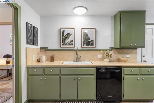 357 Melven Ct, San Leandro CA: https://media.crmls.org/mediaz/23e92c74-8995-4ca7-8d69-62cc4dbf547f.jpg