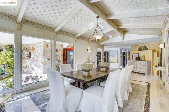 4146 Canyon Rd, Lafayette CA: https://media.crmls.org/mediaz/23e97fda-6b6c-4ad3-ba44-03d2a9173e29.jpg