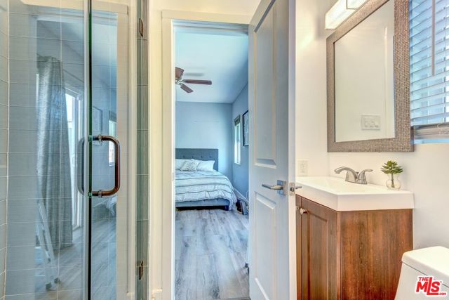 9001 S 5TH Avenue, Inglewood CA: https://media.crmls.org/mediaz/23e987e0-00f6-4d67-8de7-6520f3f54f95.jpg