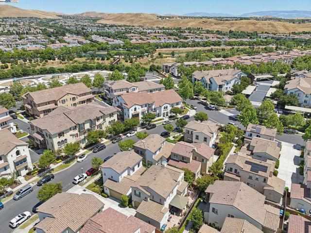 5010 Barrenstar Way, San Ramon CA: https://media.crmls.org/mediaz/23e9cc87-06af-4df8-bae9-3f507f4a7928.jpg
