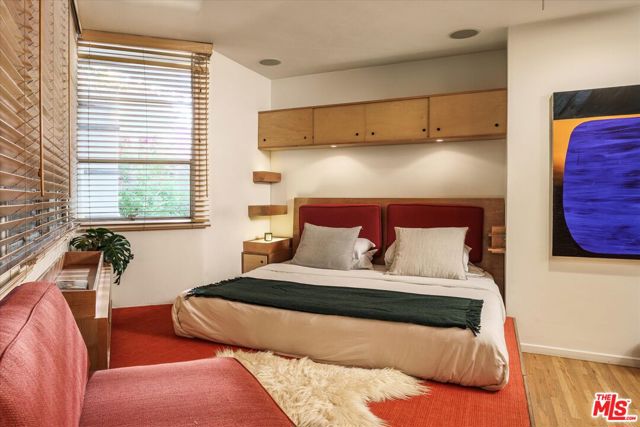 947 N Martel Avenue, Los Angeles CA: https://media.crmls.org/mediaz/23e9f5af-cf4f-4cf1-9aba-369741c3dd55.jpg