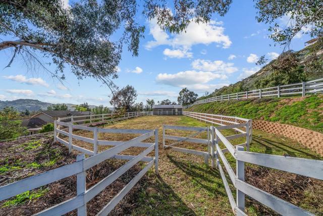 7102 Via Mariposa Norte, Bonsall CA: https://media.crmls.org/mediaz/23ea016e-dbda-4f32-a2e0-46424a59b037.jpg