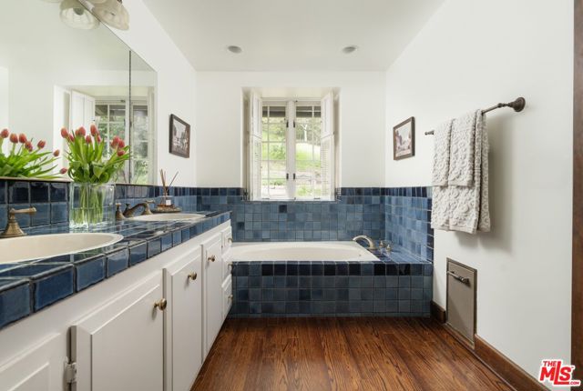 4385 Via Presada, Santa Barbara CA: https://media.crmls.org/mediaz/23ea2371-b5ac-4d31-a134-889ed3095339.jpg