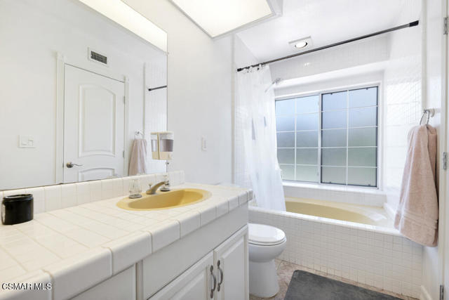 818 N Lois Avenue, Newbury Park CA: https://media.crmls.org/mediaz/23ea32ed-53e9-4d6a-bfd9-974e7ddac7cc.jpg