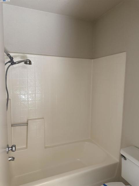 132 Crosswind Court, Hercules CA: https://media.crmls.org/mediaz/23ea4ef9-d451-4e77-bf88-729267cf3cc2.jpg