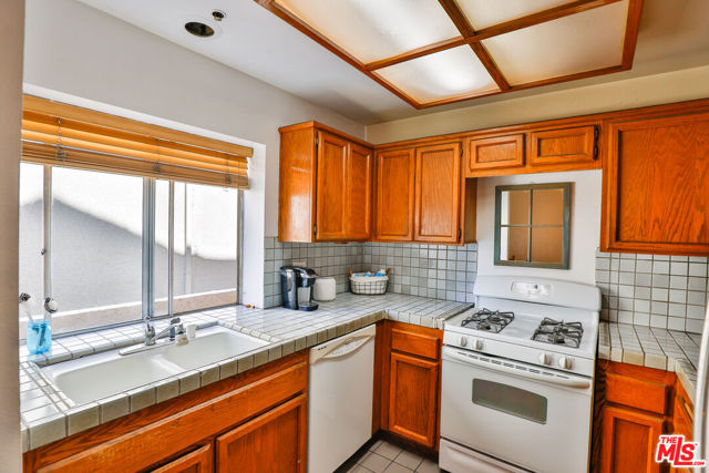 10911 BLUFFSIDE Drive, 1 photo 5