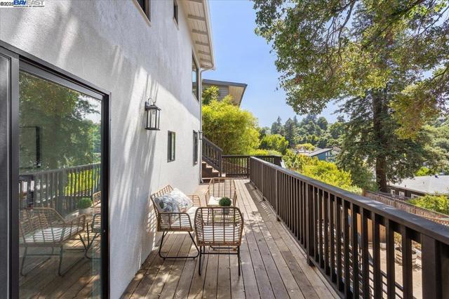 689 Santa Ray Ave, Oakland CA: https://media.crmls.org/mediaz/23ebd7b4-c600-498f-b71c-3ebe9a4bc6ea.jpg