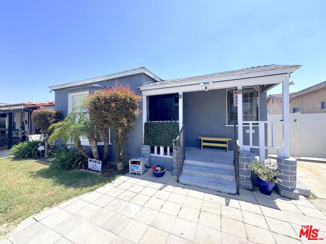 8850 S Wilton Place, Los Angeles CA: https://media.crmls.org/mediaz/23ecae7e-0dd0-4505-98d0-14afd42d8429.jpg