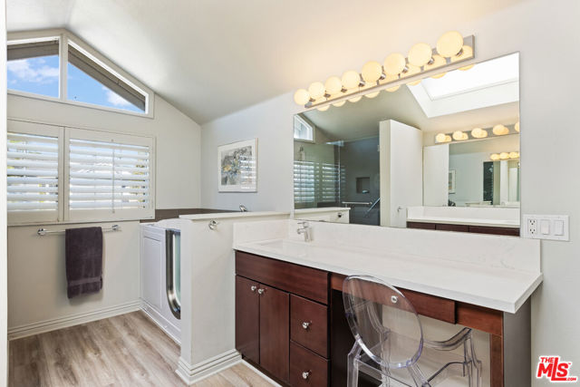 13082 Mindanao Way, Marina del Rey CA: https://media.crmls.org/mediaz/23ecd0e2-3461-4028-a0a9-3ef2f5aedbaf.jpg