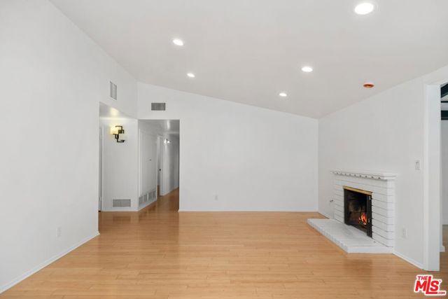 20553 Califa Street, Woodland Hills CA: https://media.crmls.org/mediaz/23ecdff2-97cc-4094-9dfb-cc8e17e7b99e.jpg