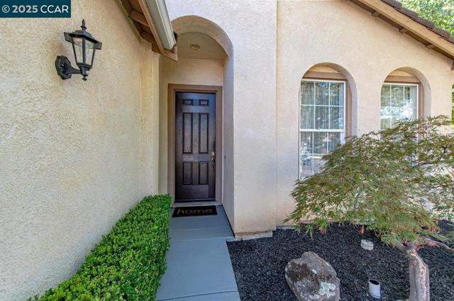 10 Narcissus Ct, Danville CA: https://media.crmls.org/mediaz/23ece991-1449-415a-986e-61e14a5b2200.jpg