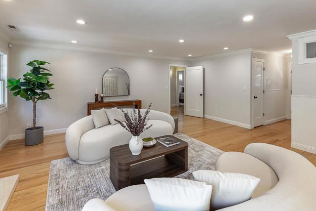 1532 Meadow Lane, Mountain View CA: https://media.crmls.org/mediaz/23ecff26-e29c-492b-9377-4c06950a5e65.jpg