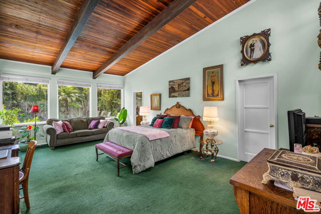 12144 Blix Street, Valley Village CA: https://media.crmls.org/mediaz/23ed0e1f-a981-4508-a91a-32be83af9c39.jpg