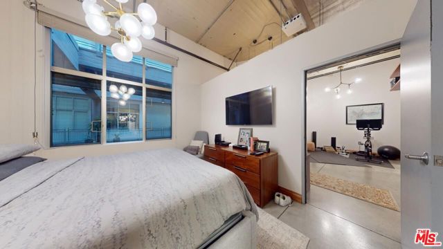 1130 S Flower Street, Los Angeles CA: https://media.crmls.org/mediaz/23ed2189-1b87-4875-add5-3c0ba23ac07b.jpg