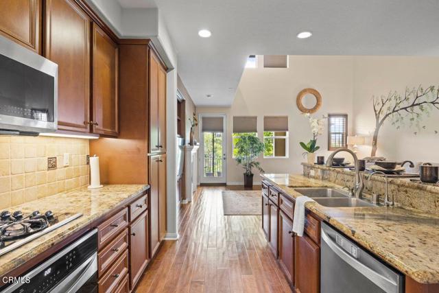 3004 Moonlight Park Avenue, Oxnard CA: https://media.crmls.org/mediaz/23ed3b4e-f1e4-4287-885d-fb533febc573.jpg