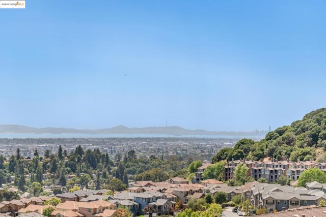 6757 Skyview Dr, Oakland CA: https://media.crmls.org/mediaz/23ed7c88-3704-41f2-b1d8-143e37caaa46.jpg