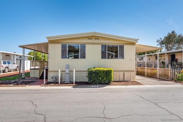 2700 Valley Parkway, Escondido CA: https://media.crmls.org/mediaz/23ee2dd2-3e3e-457e-8749-57c1d456dfc2.jpg