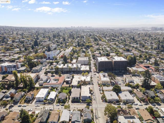 1929 California, Berkeley CA: https://media.crmls.org/mediaz/23ee3782-3d45-4edb-b276-9ad2f92017b1.jpg