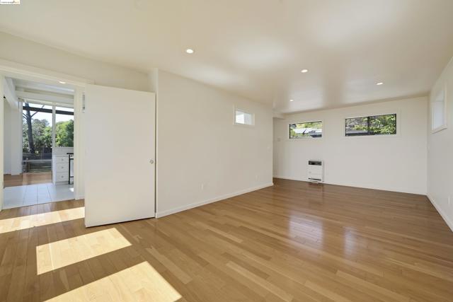 921 Clark Place, El Cerrito CA: https://media.crmls.org/mediaz/23ee71f1-8097-4662-9b45-5f6c0d3afd83.jpg