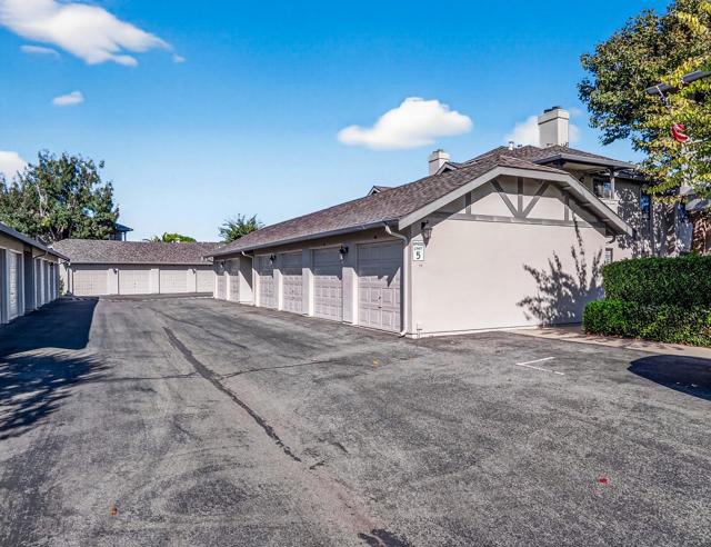 1056 Padre Drive, Salinas CA: https://media.crmls.org/mediaz/23eee959-4eb9-4491-a4b3-aa5b02df3786.jpg