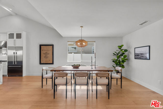 16820 Mccormick Street, Encino CA: https://media.crmls.org/mediaz/23eeebd5-2e3d-49f3-826d-870b58fd4607.jpg