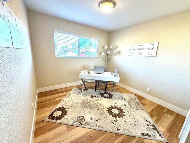34288 Torrington Pl, Fremont CA: https://media.crmls.org/mediaz/23ef17db-40ec-4b11-a11f-eadd4dad15f9.jpg